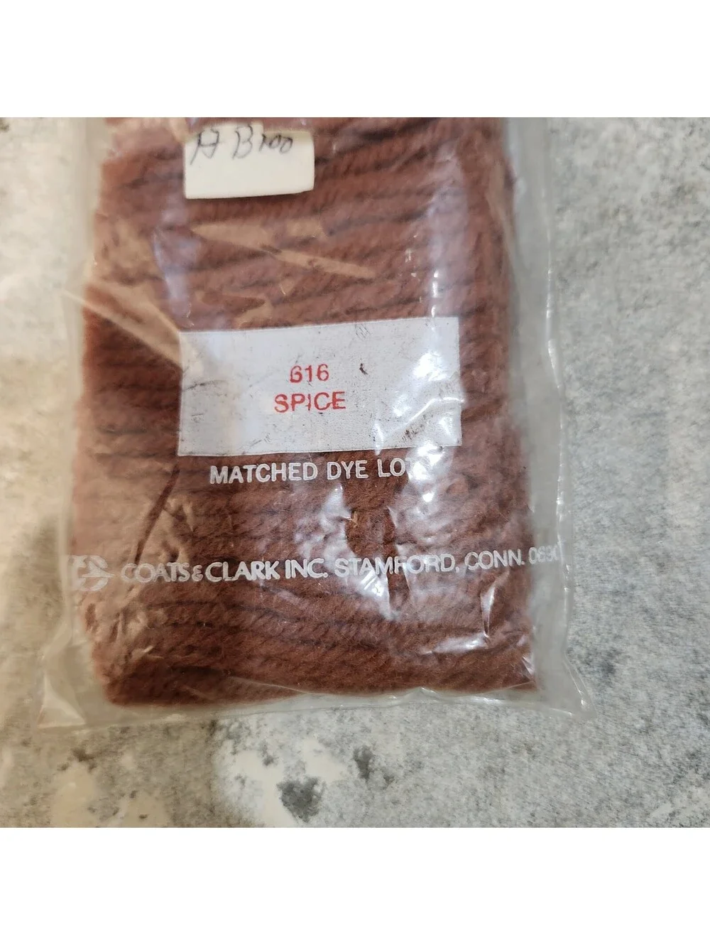 Vtg Red Heart Latch Hook Bulky Rug Yarn Spice 616 NOS 1 Pack of 320pcs Brown